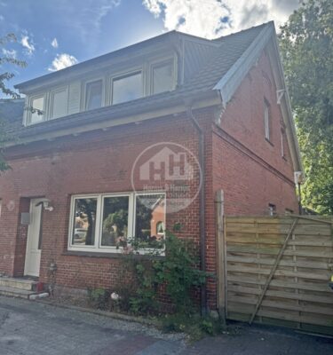 Niedliche, renovierungsbedürftige DHH in Innenstadtlage 26603 Aurich, Doppelhaushälfte