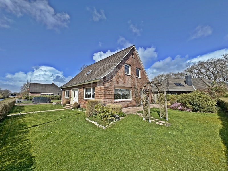 Gepflegtes Einfamilienhaus in seltener Lage direkt am Ems-Jade-Kanal